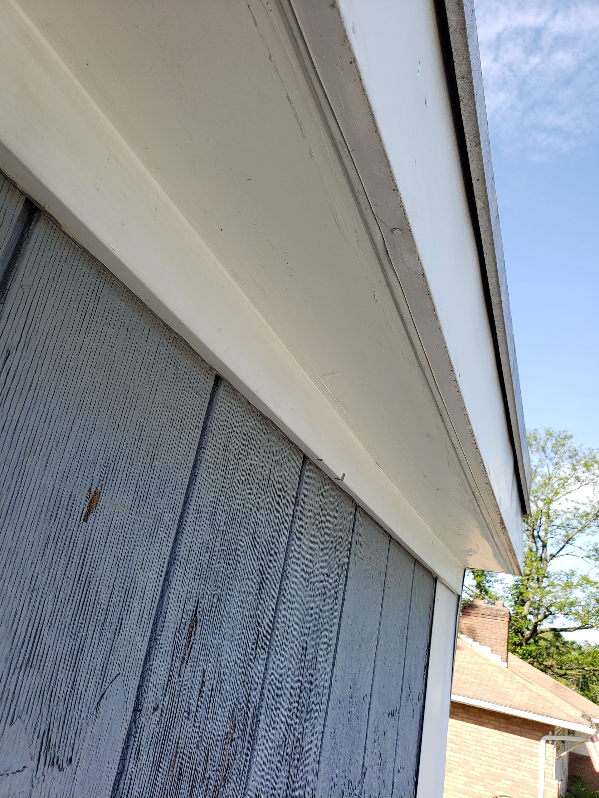 A house with a white trim on the side of it