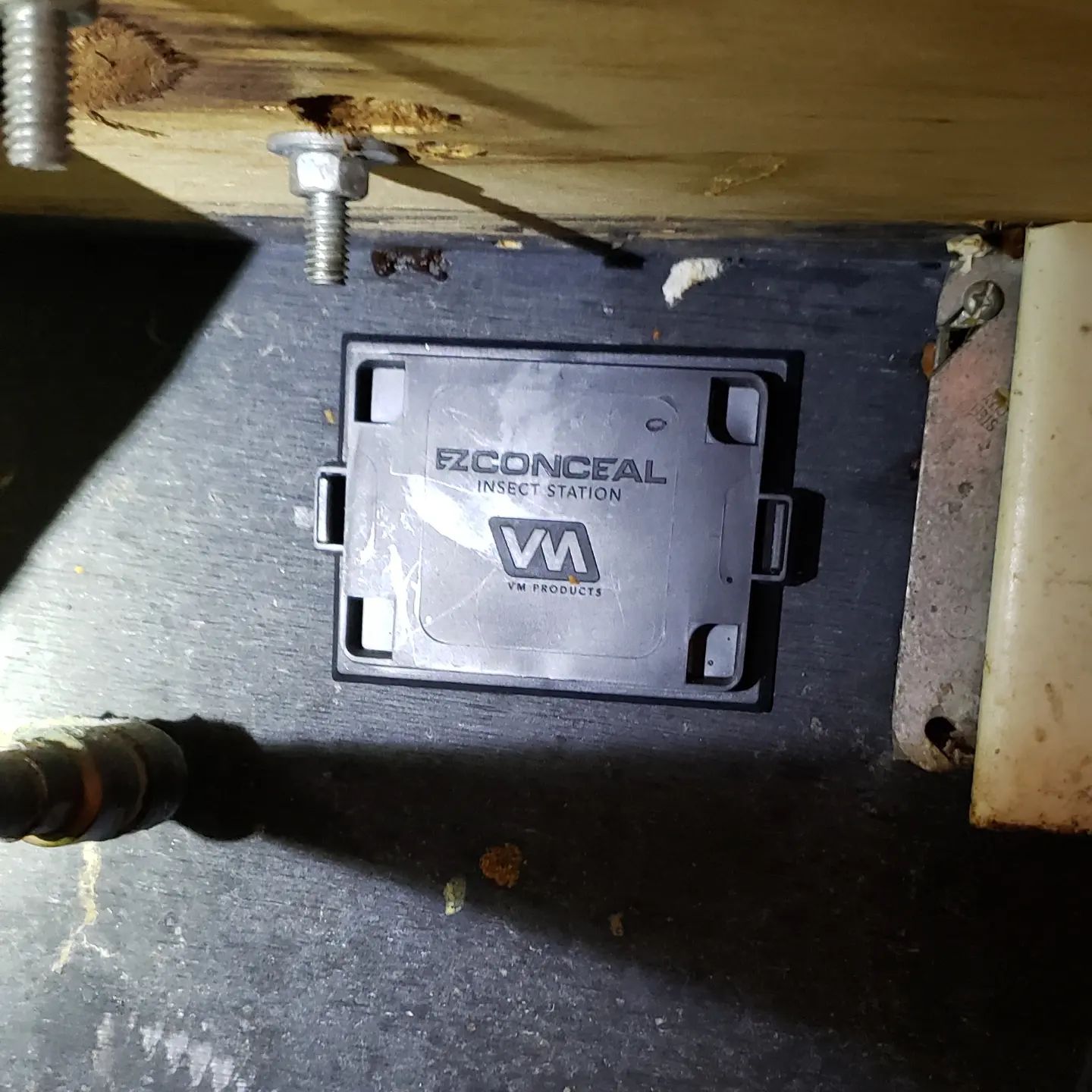 A black box with the word econical on it