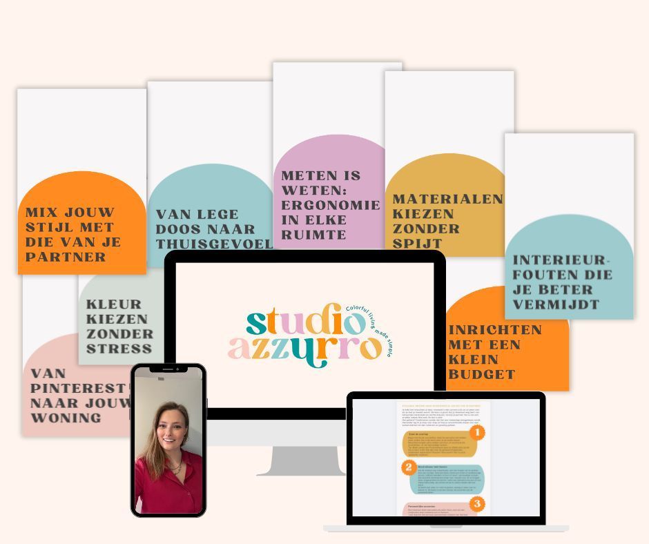 Marketinggrafiek voor Studio Azzurro, met cursusgidsen, telefoon-, computer- en laptopschermen.