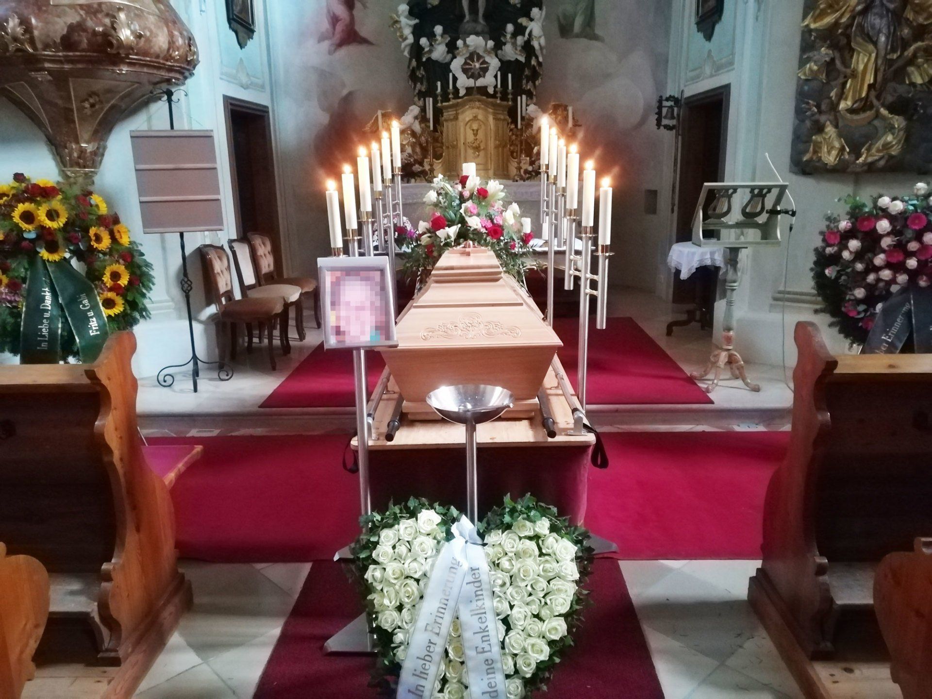 Aufbahrung Kirche