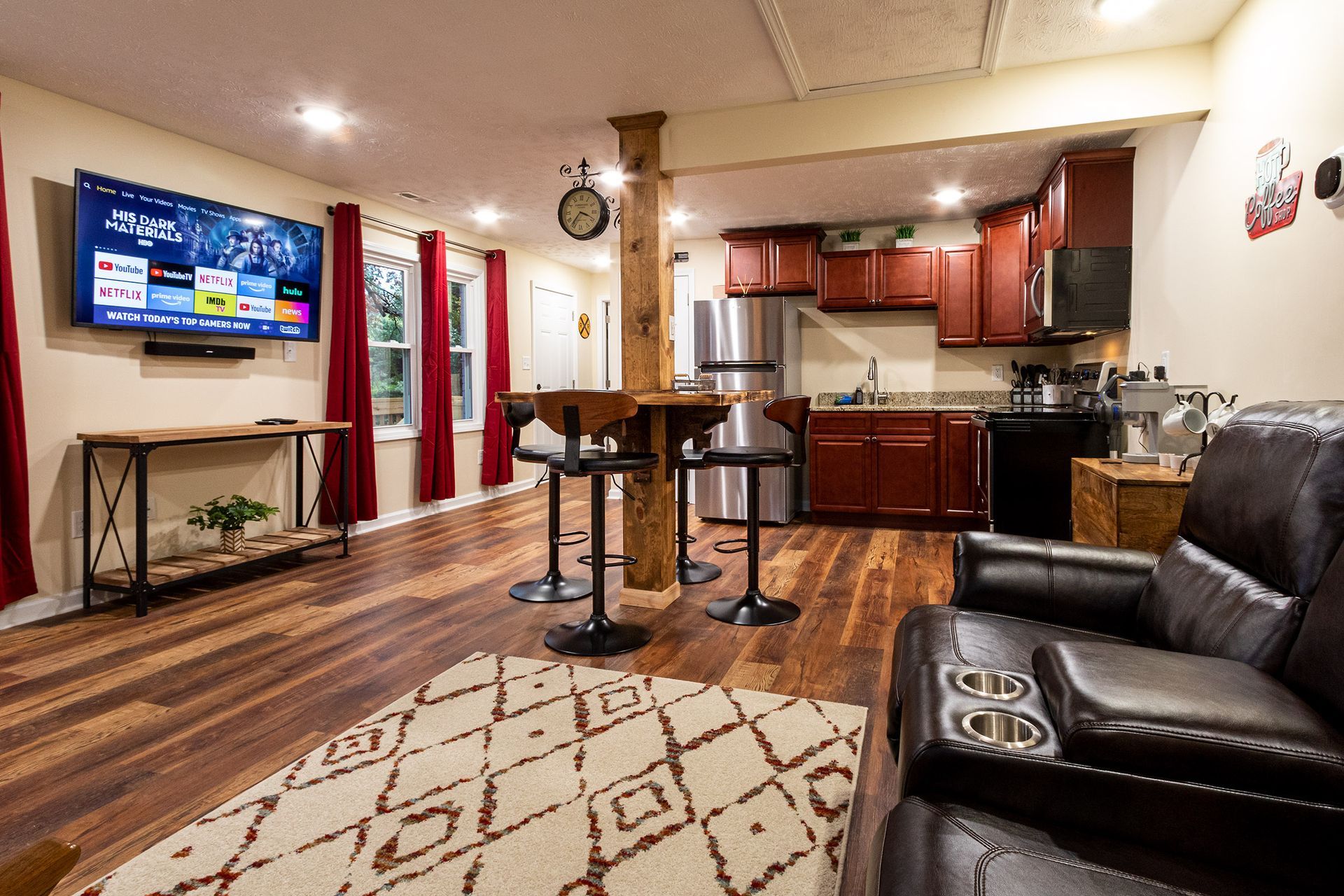 A living room filled with furniture and a flat screen tv.