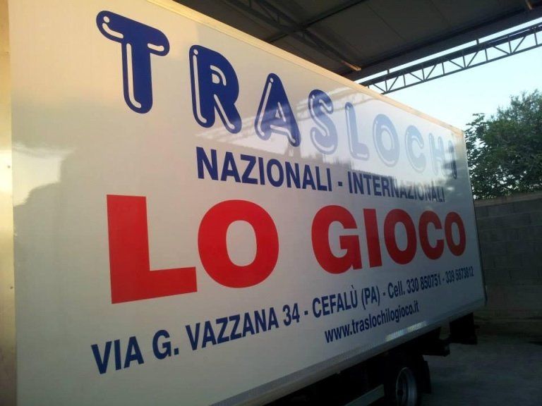 Adesivi pubblicitari su furgone