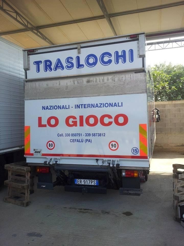 Scritta pubblicitaria furgone