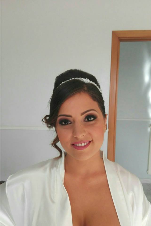 Sposa dopo la seduta di trucco