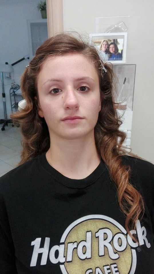 Cliente dell'istituto di bellezza prima del trucco