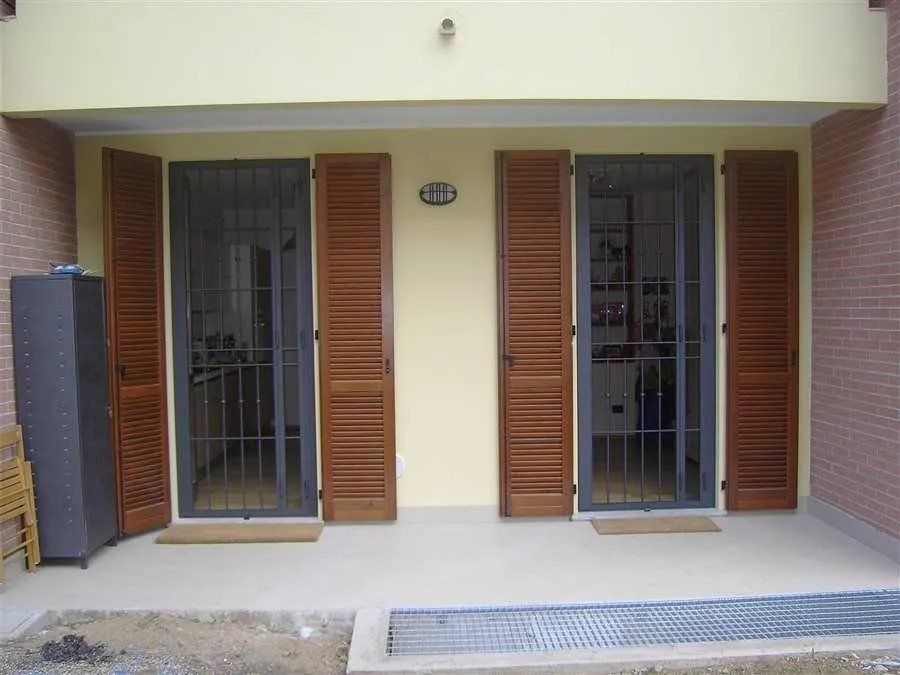 Porta finestra con grate