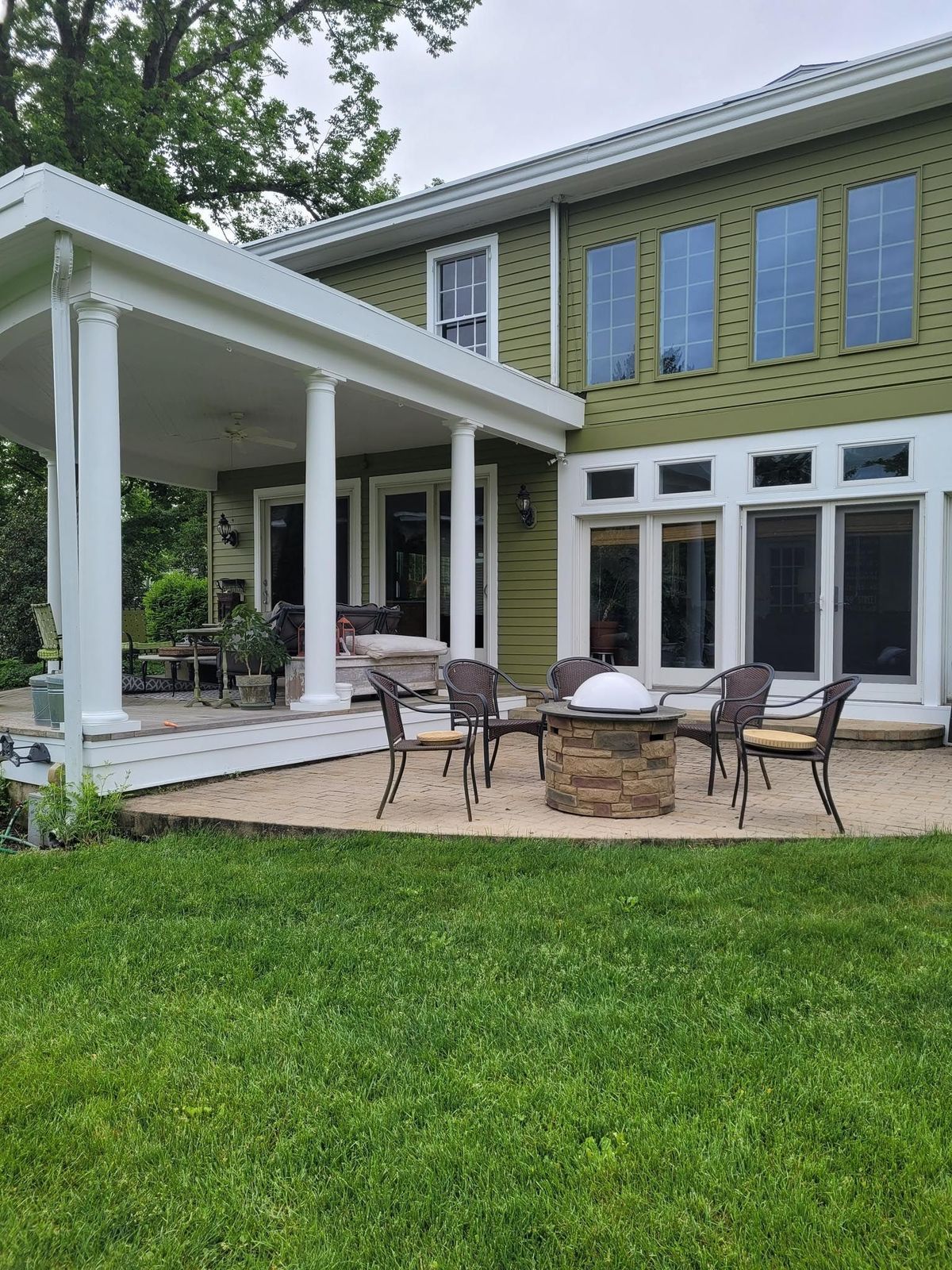 There is a fire pit in the backyard of a house.