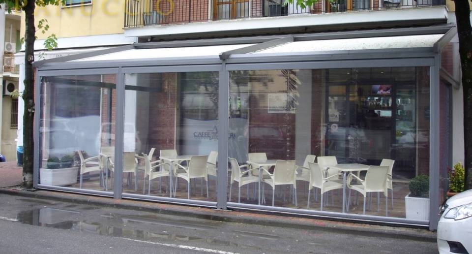 Realizzazione di vetrate scorrevoli per dehors