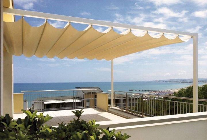pergolato installato su una terrazza