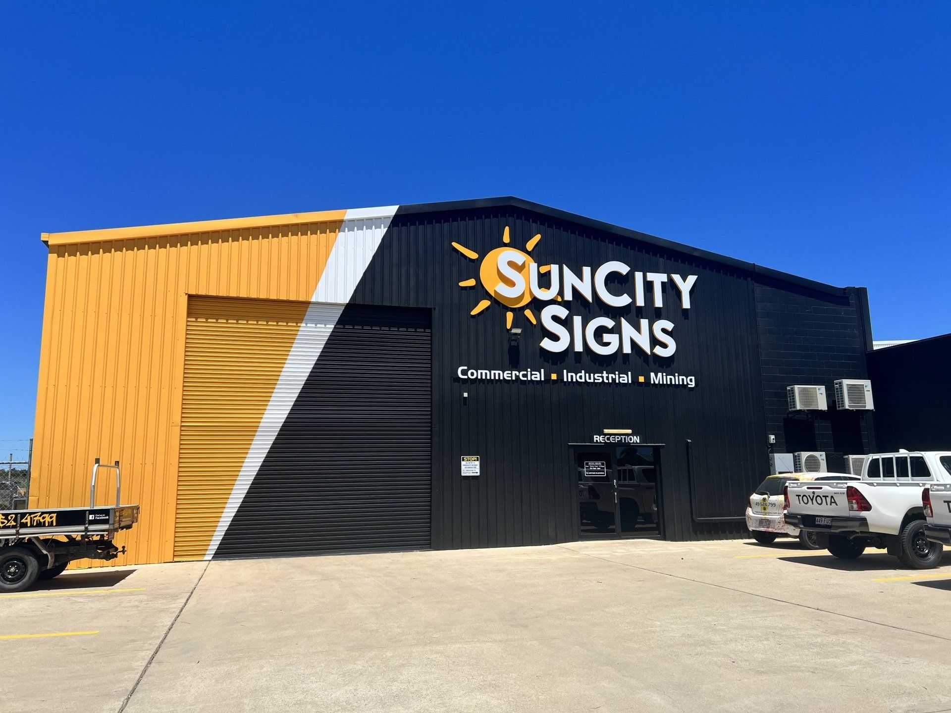 Sun City Signs Staff Installing the Signs | Sign Writers in Mackay | Sun City Signs