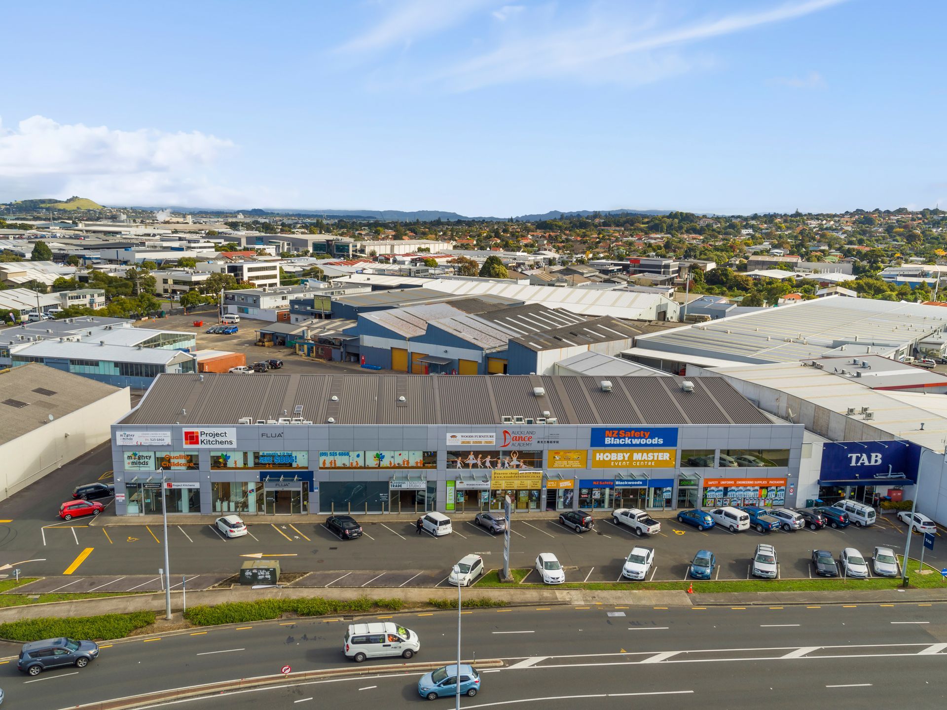 An aerial view of a shopping mall with cars parked in front of it.