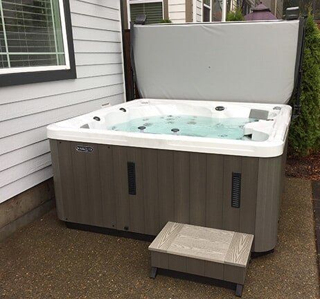 New hot tub - Marquis hot tubs in Oregon and California