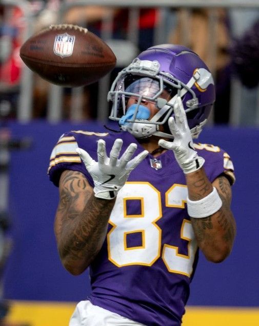 Vikings Nailor making a catch