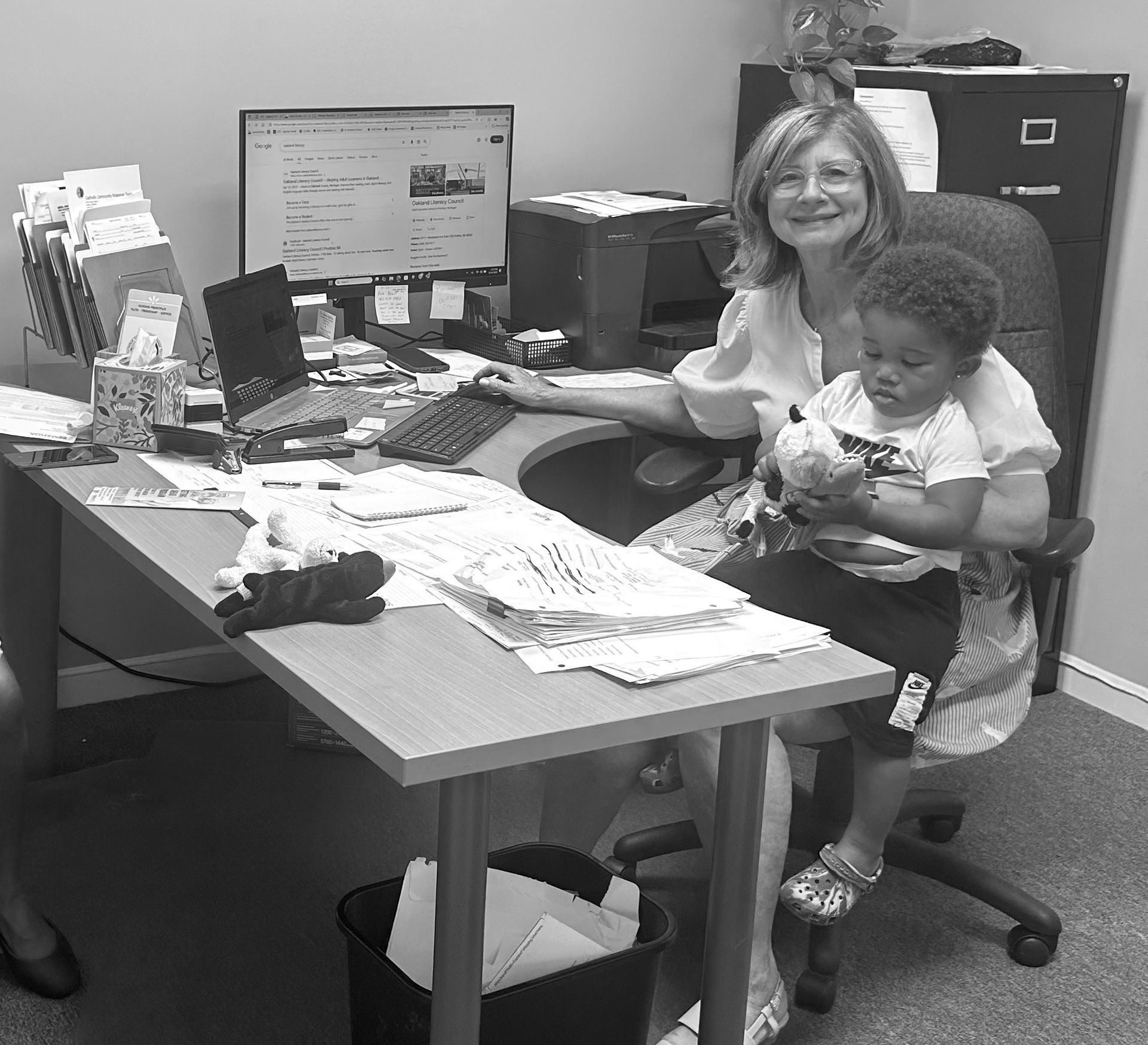 Hands holding coins against a turquoise background.