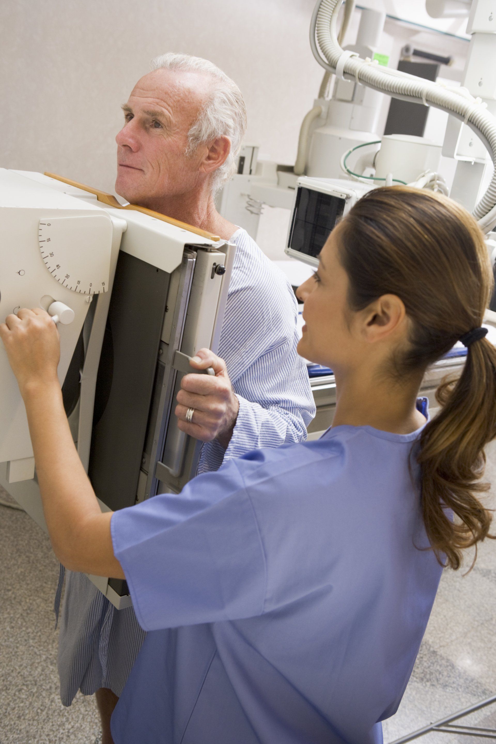 X ray Technology Programs—Nurse With Patient Having An X-Ray in Nashville,TN