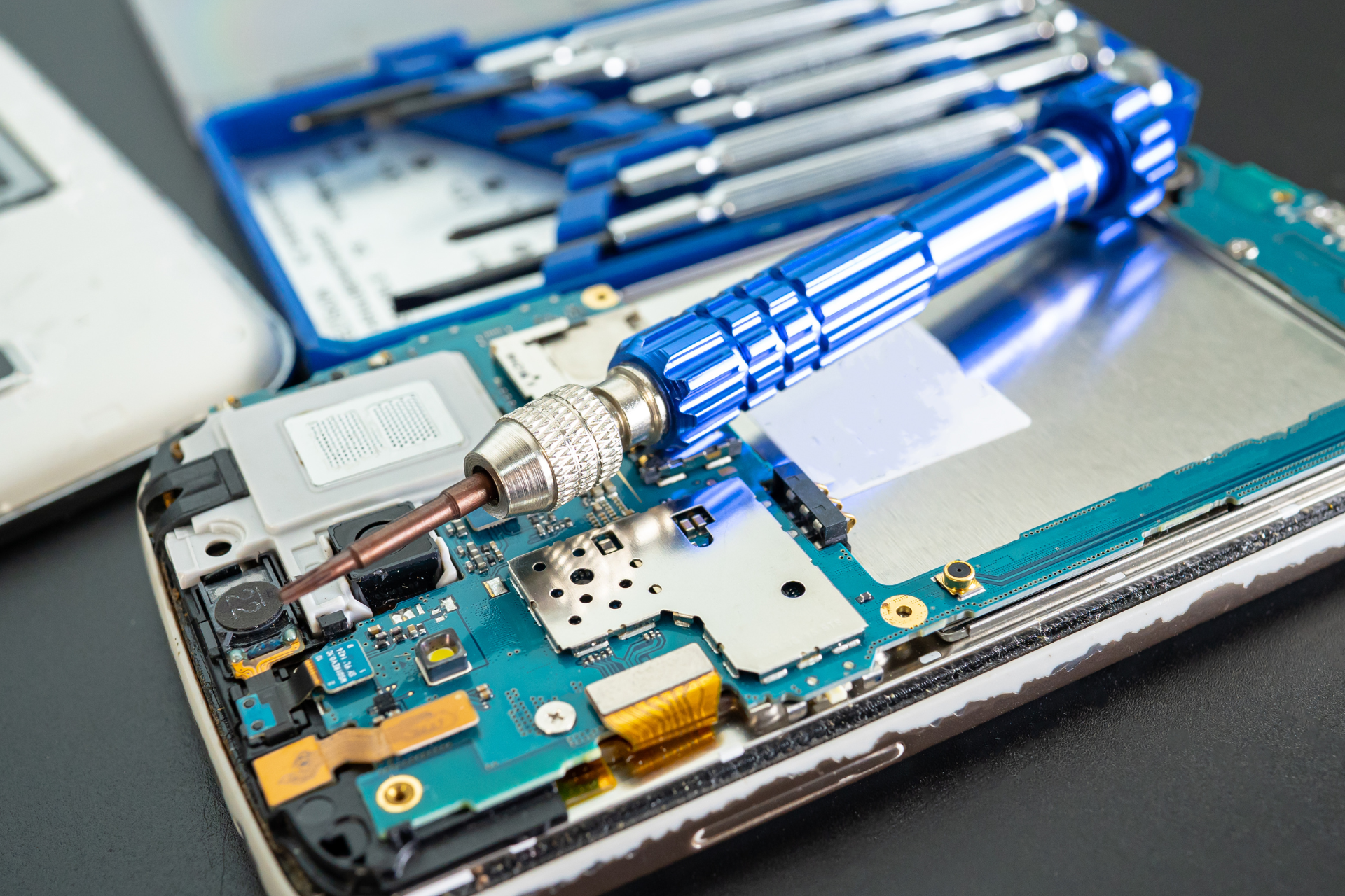 Repairing vs. Replacing Your Samsung Phone