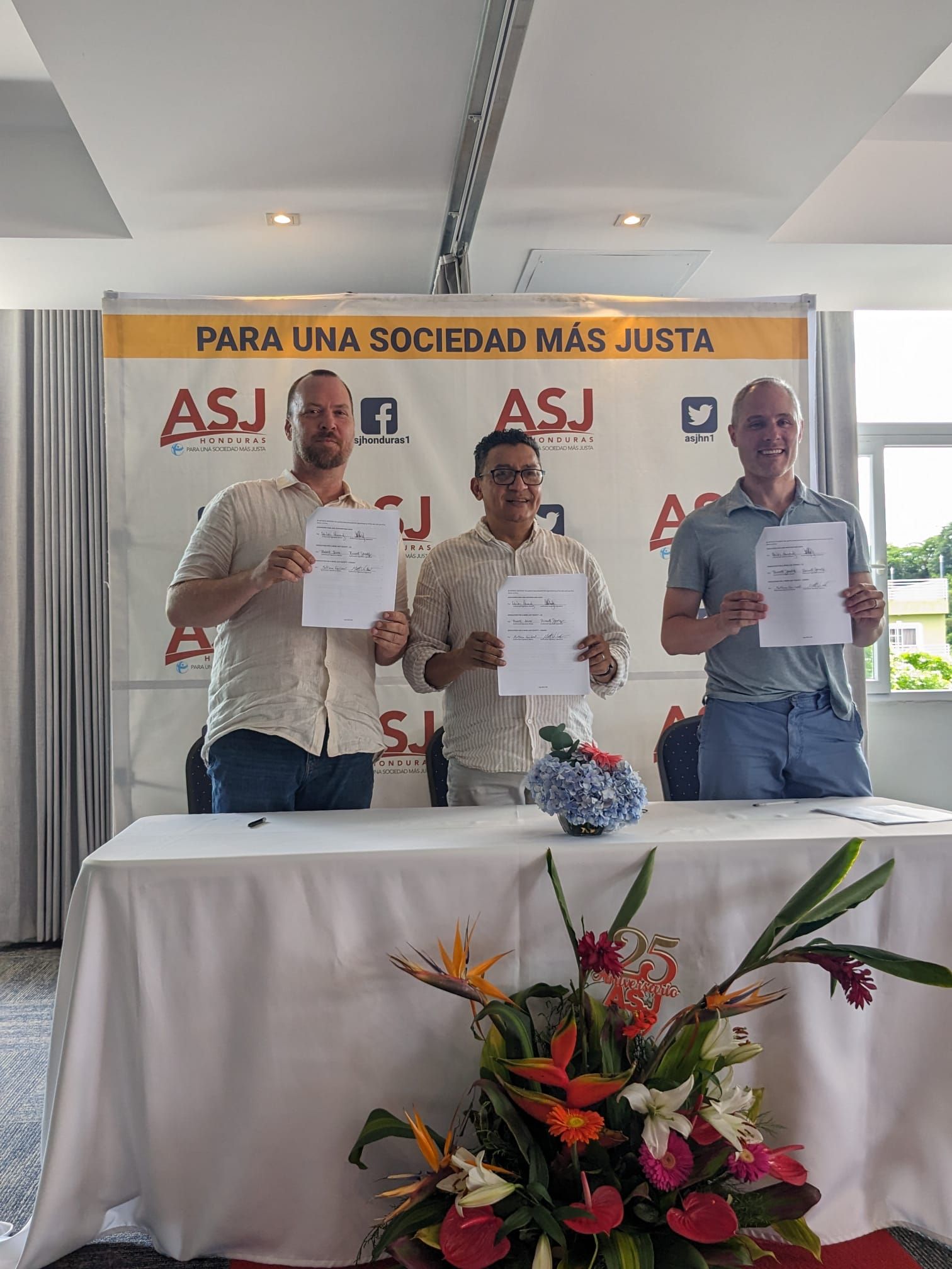 ASJ Honduras Executive Director Carlos Hernández signs joint statement with ASJ-US Board of Directors President Russ Jacobs and ASJ-Canada Board of Directors President Matthew Van Geest.
