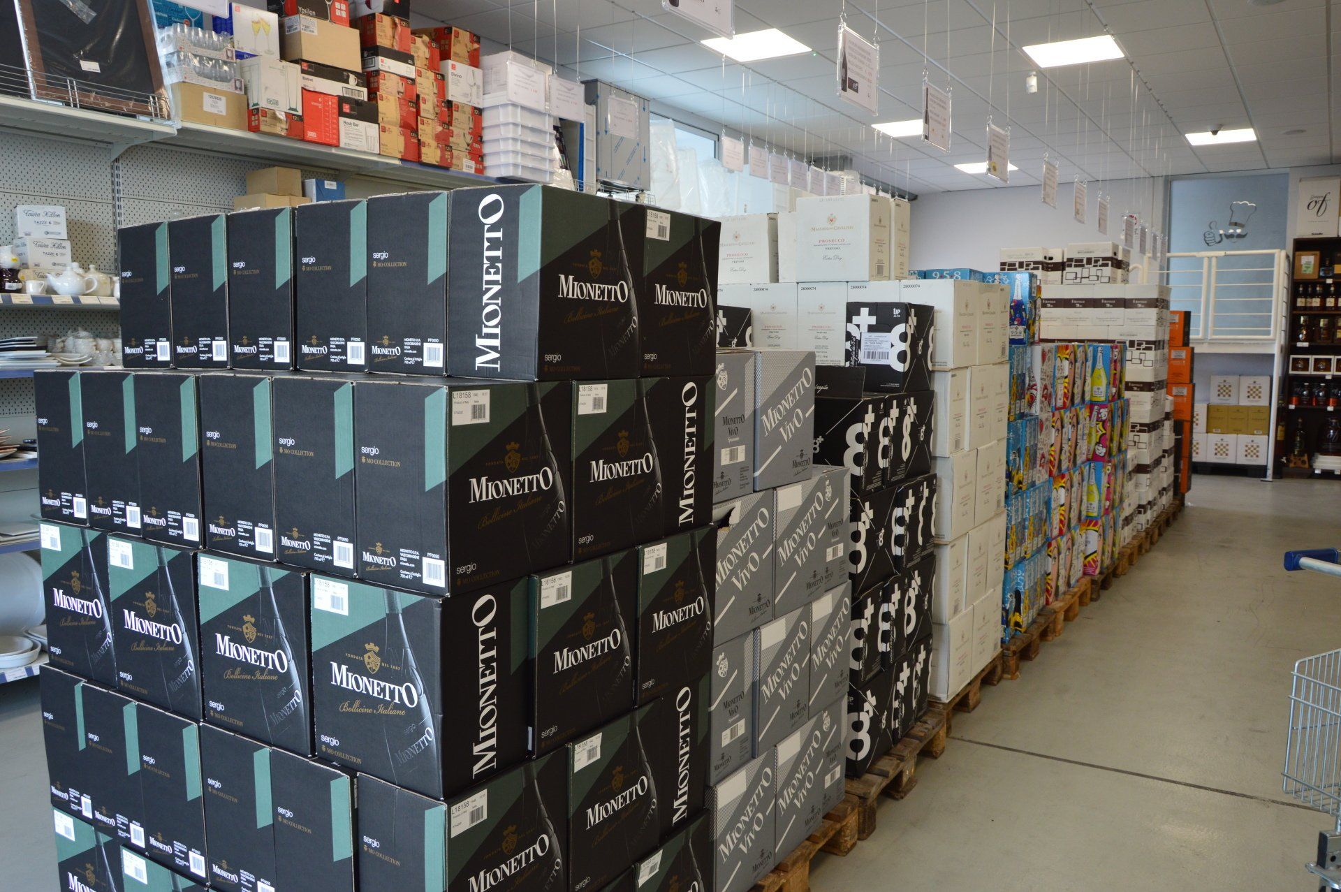 Magazzino con stock di bevande