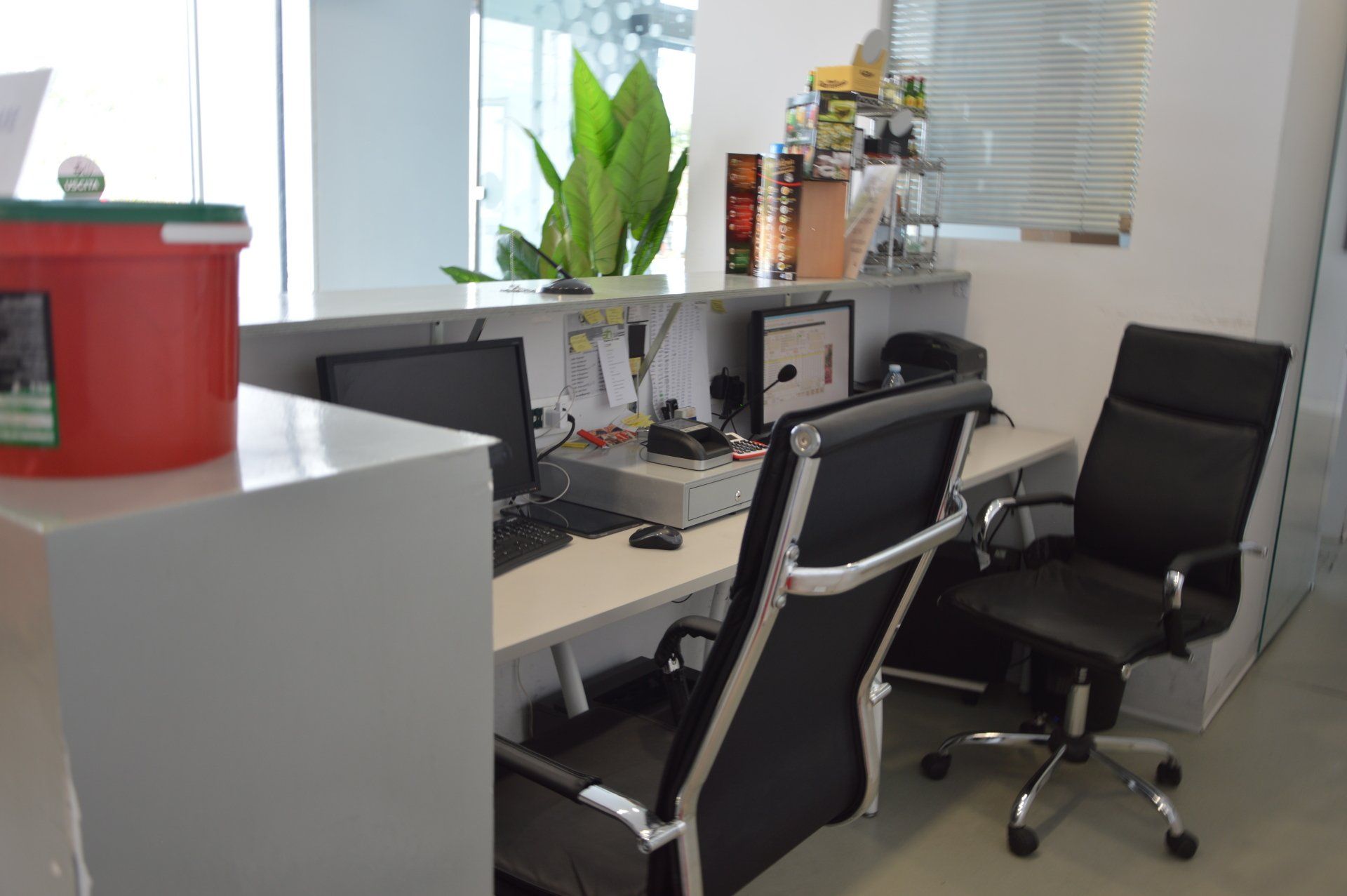 Uffici con postazione computer