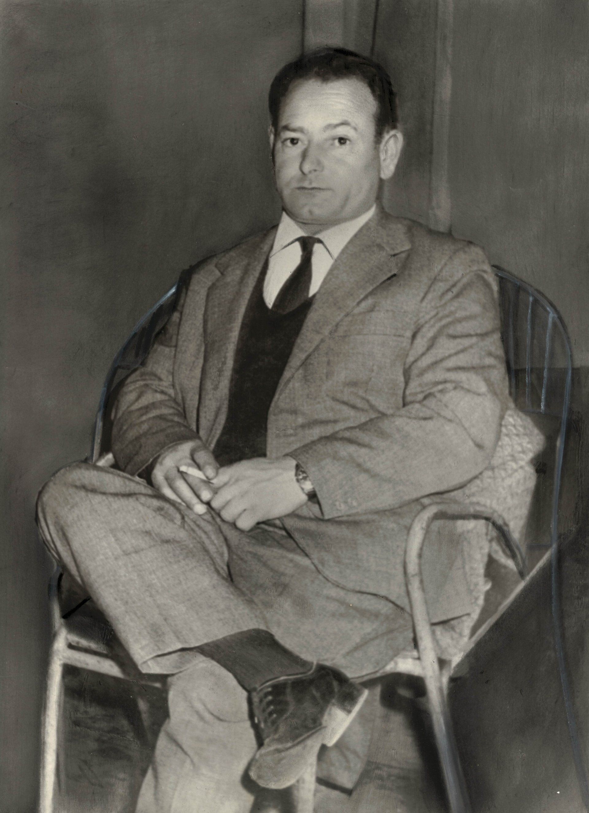 Foto storica di un titolare di un negozio