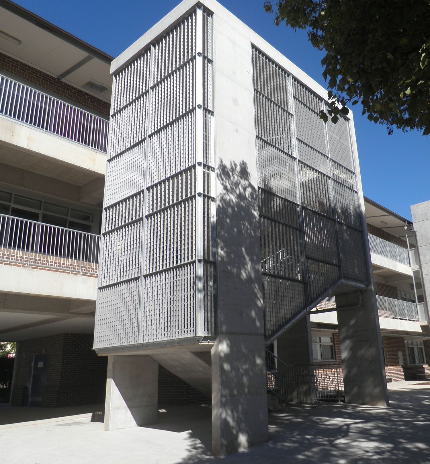 Galvanised Balustrade with Aluminium Screens Project