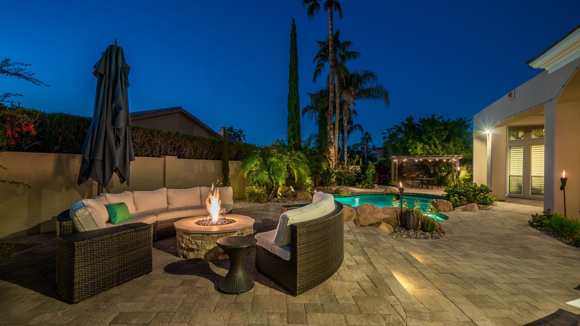There is a fire pit in the middle of the patio.