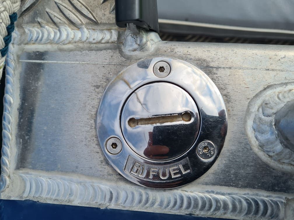 Outboard motor Fuel Tank needing maintenance