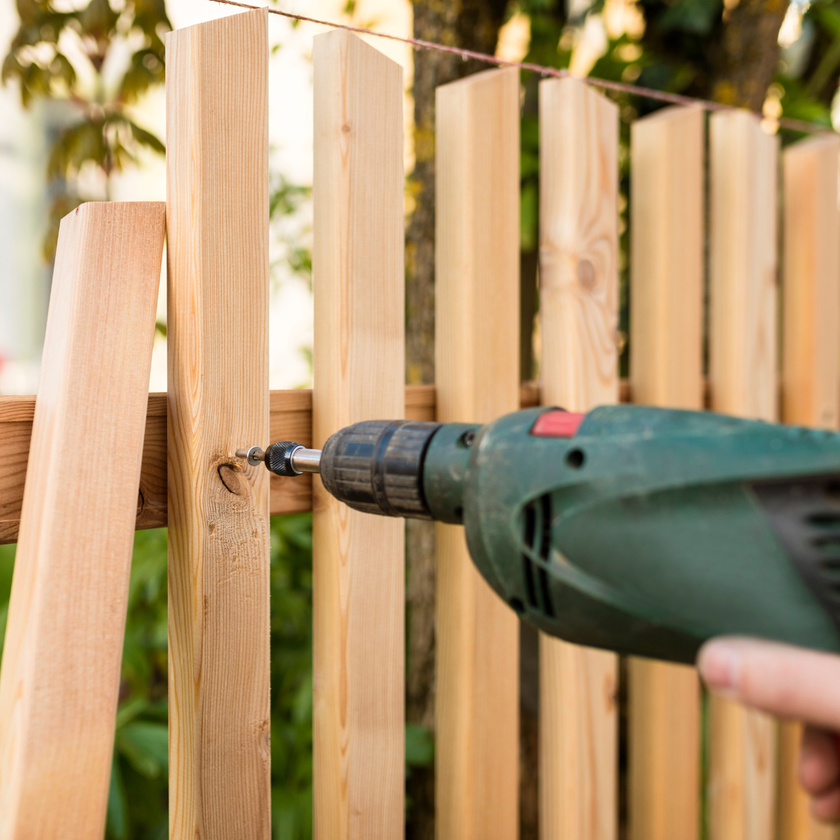 what to look for when hiring fence company