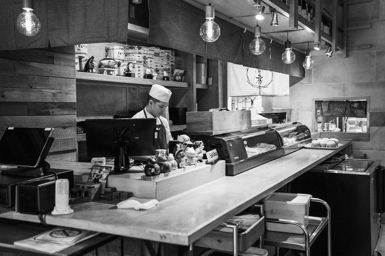 Shoyou Sushi bar in black and white