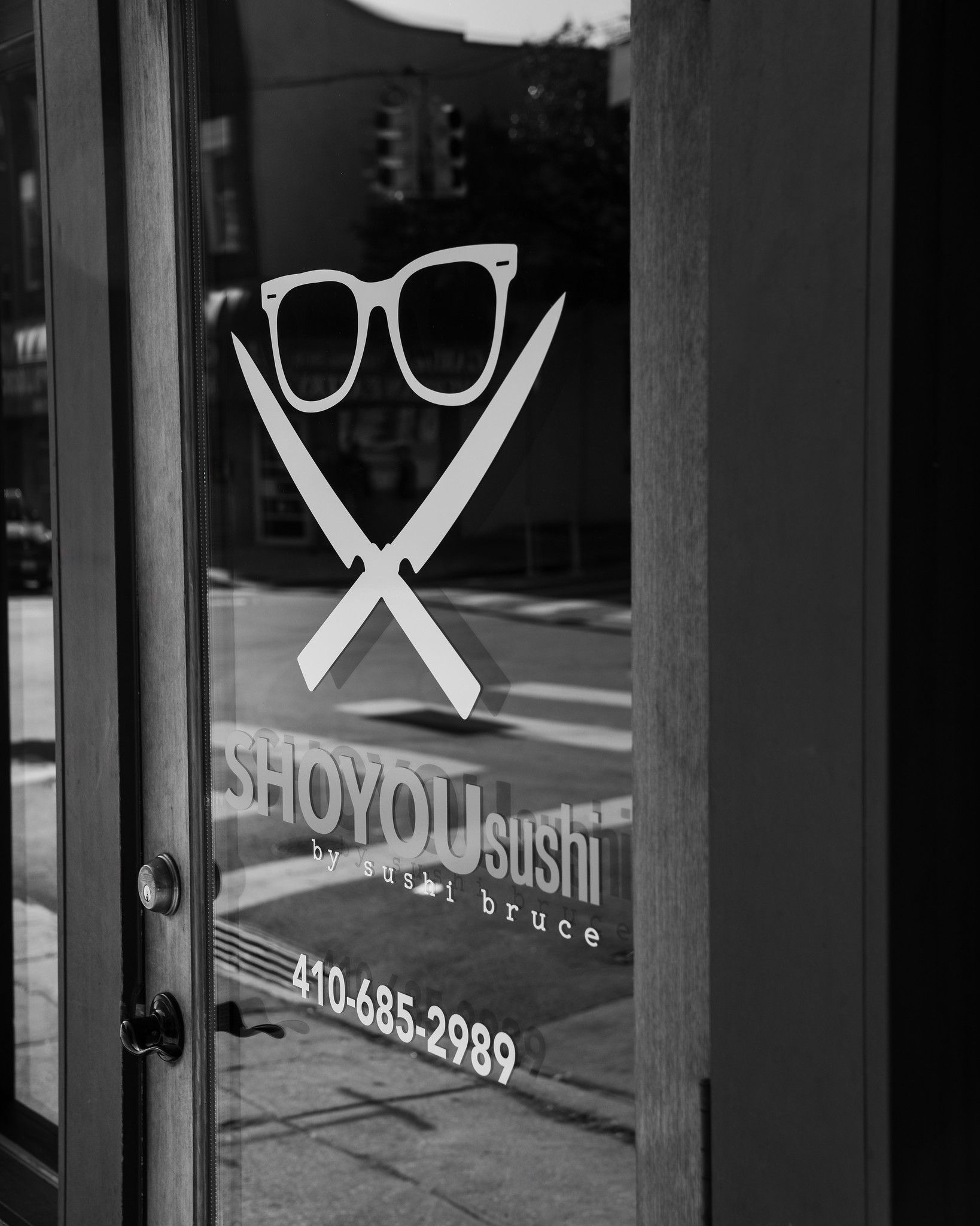 Shoyou Sushi front entrance door in black and white