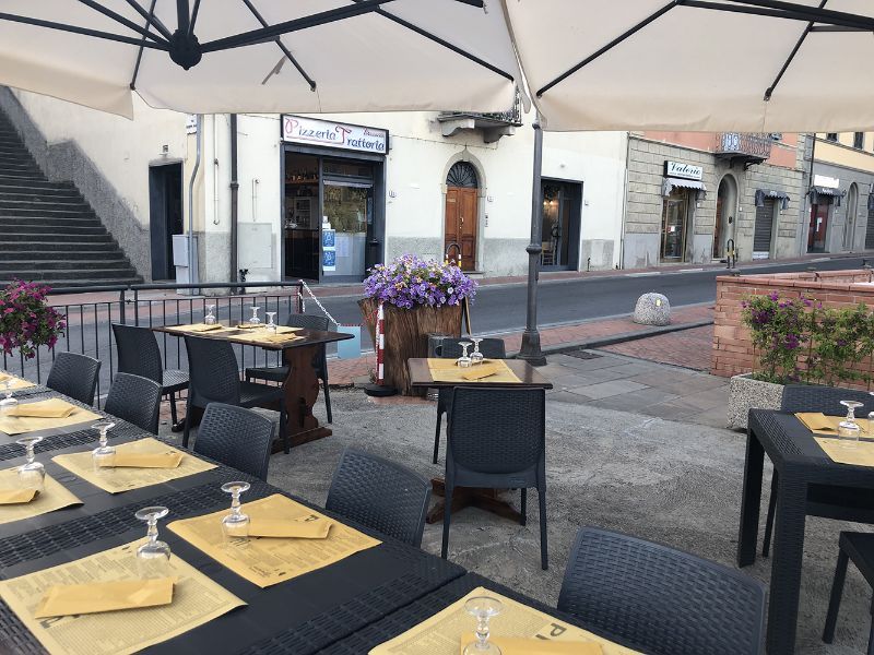 tavoli esterni del ristorante
