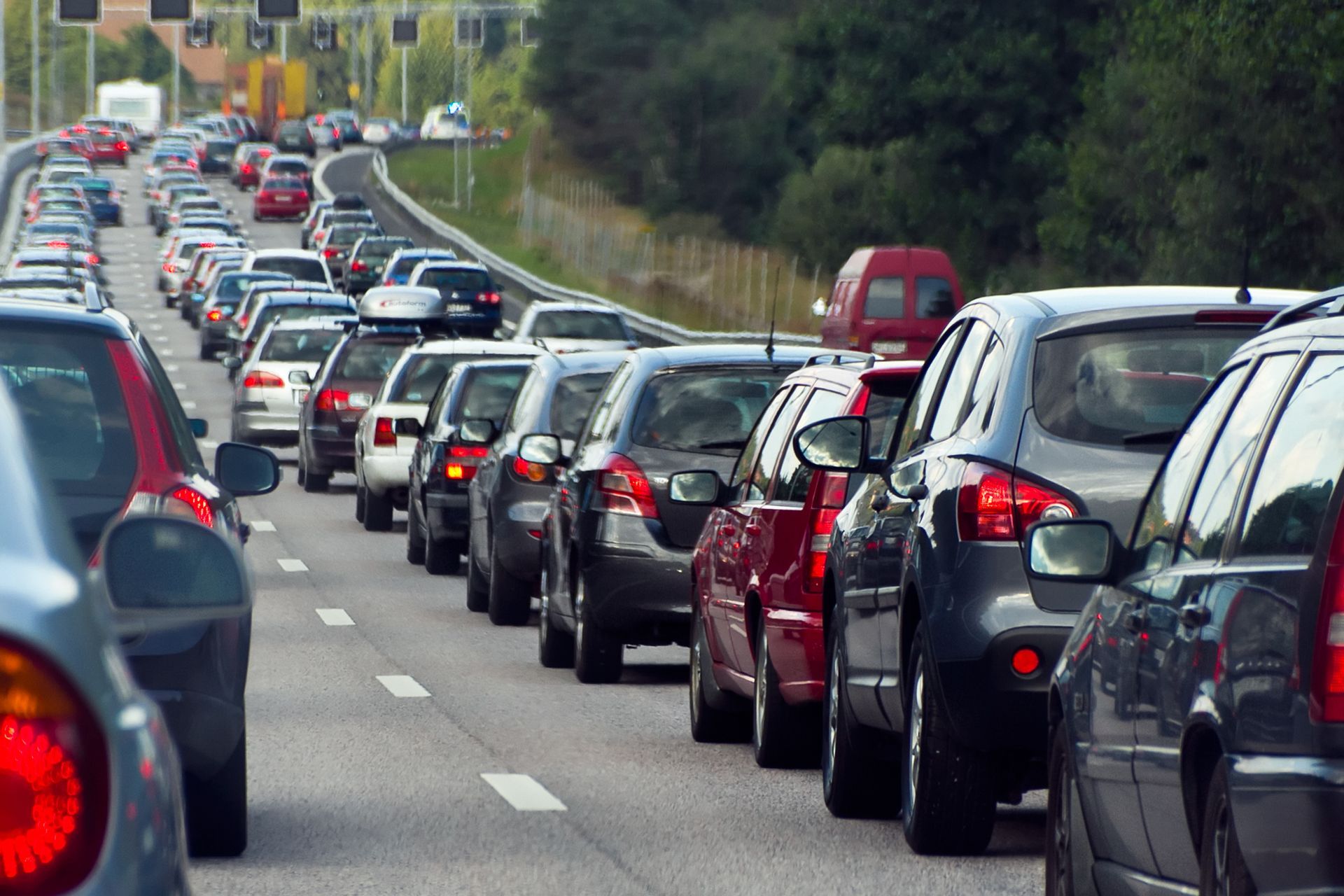 How to Stay Calm And Avoid Collision In Heavy Traffic | Gibbon Tire and Auto
