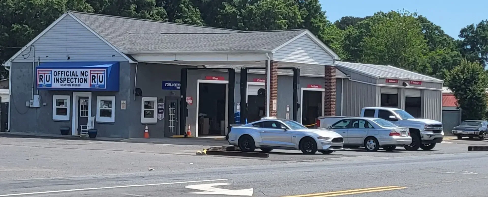 Outside of our Shop in Charlotte, NC | Gibbon Tire and Auto