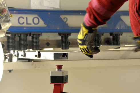 Lavorazione di lastre di metallo