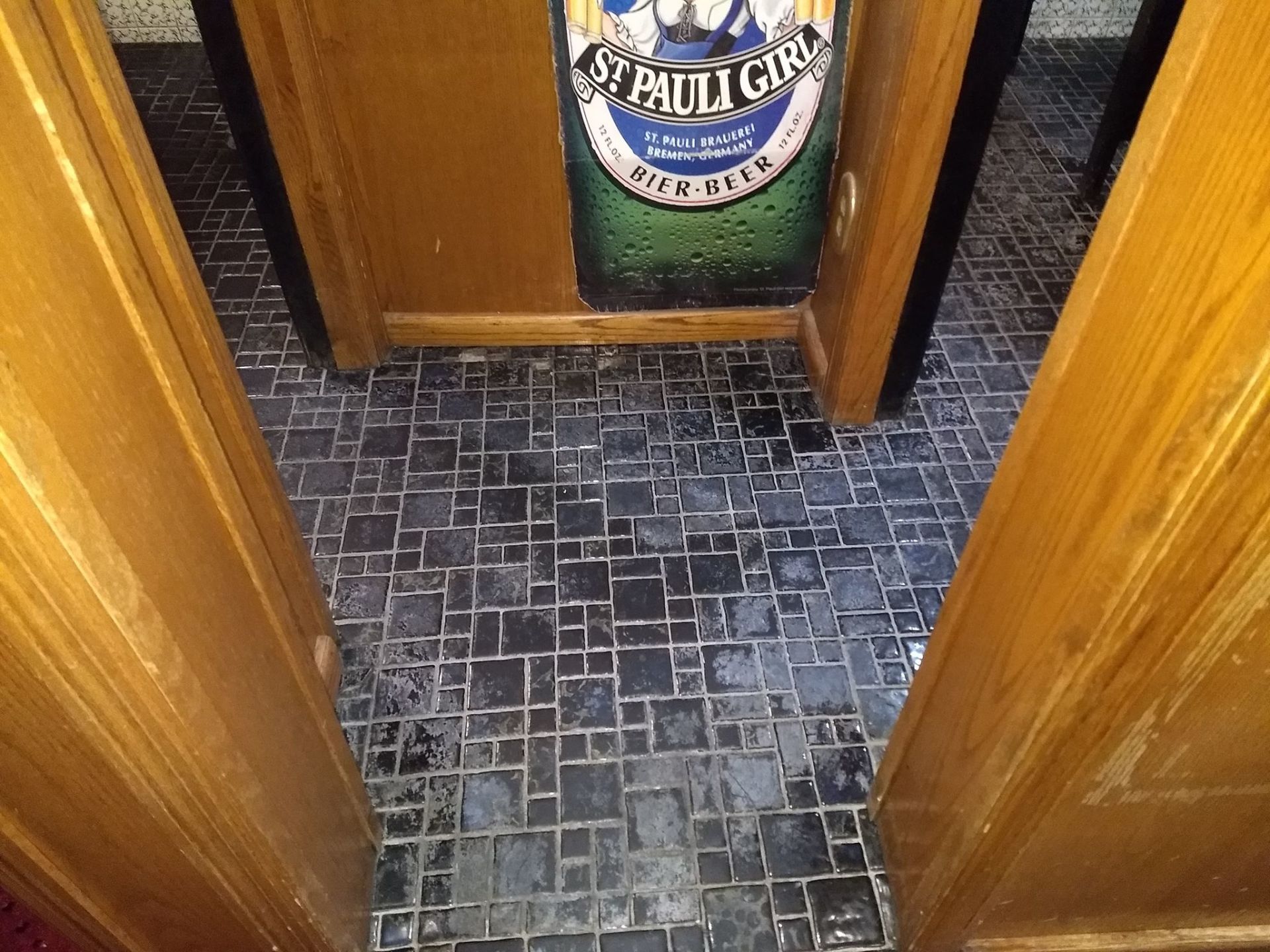 A doorway with a sign on the wall that says pauli