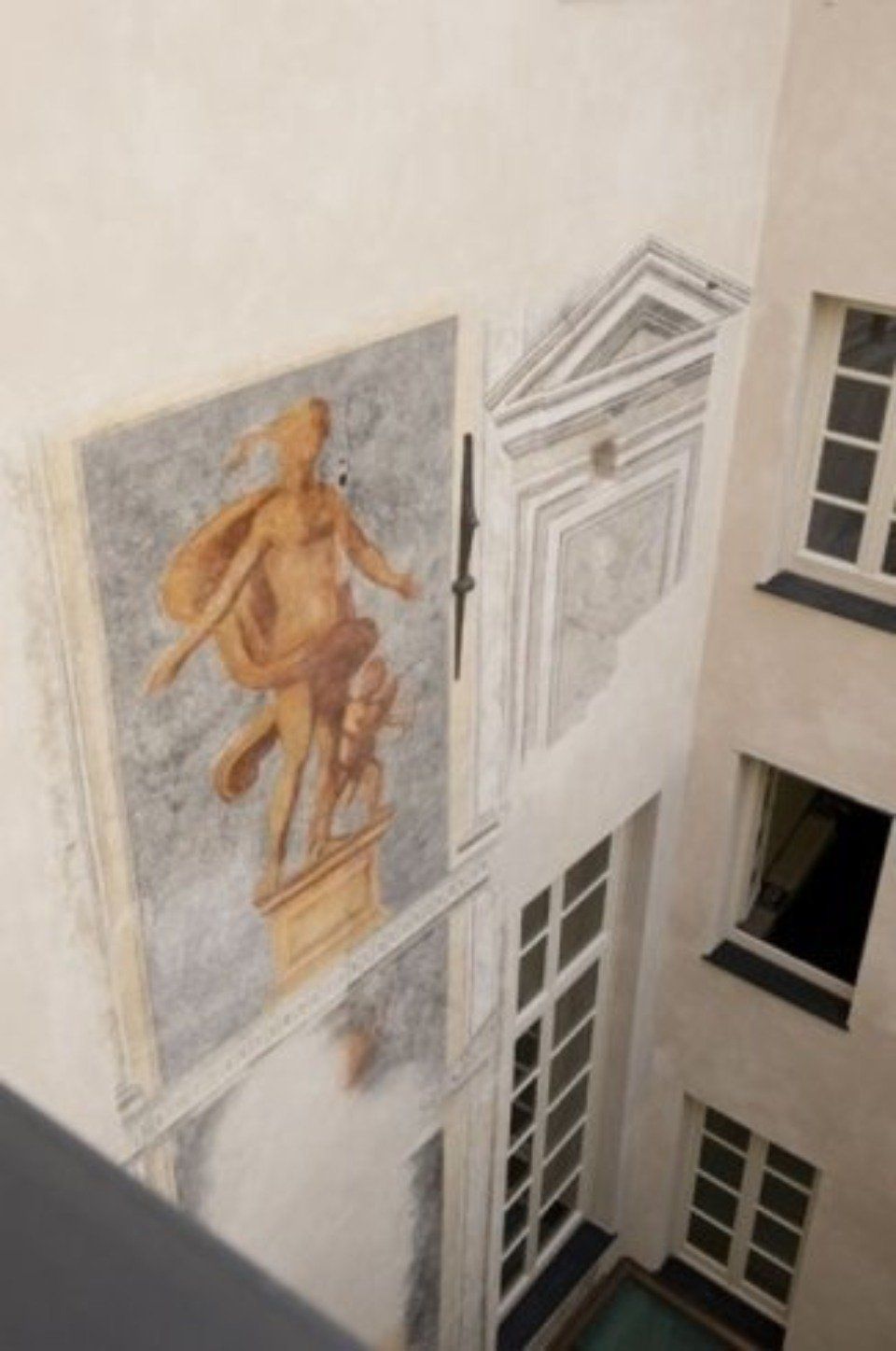 Edificio con affresco