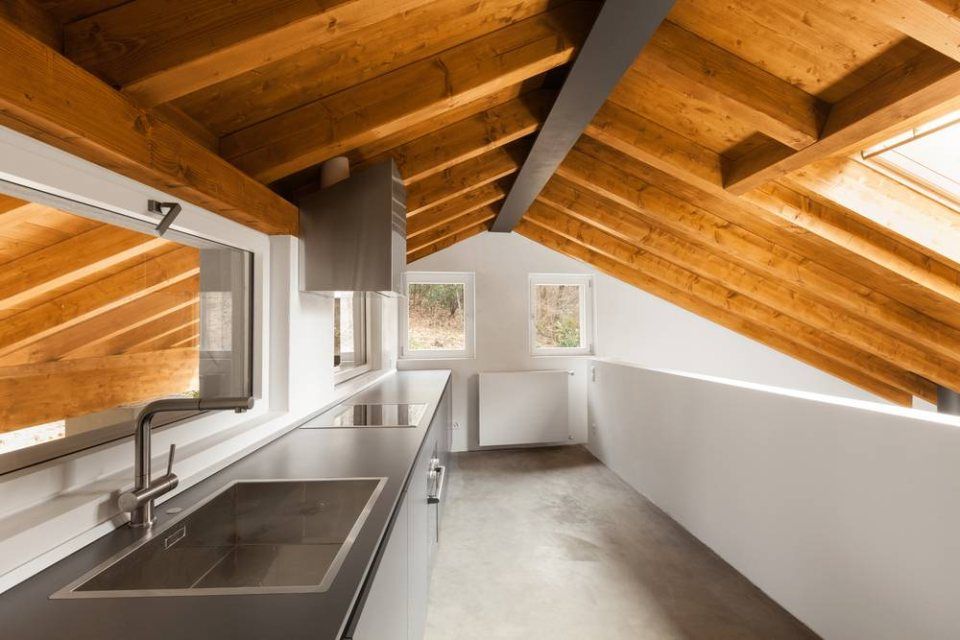Appartamento con tetto in legno