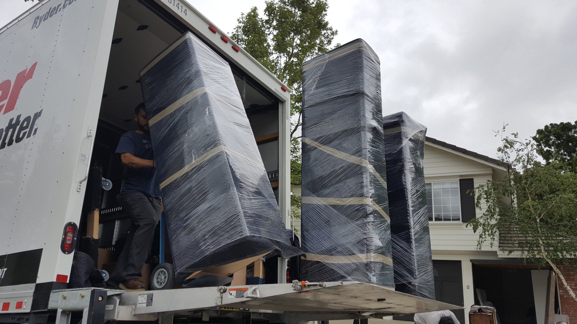 Long-Distance Movers Handling Large Items