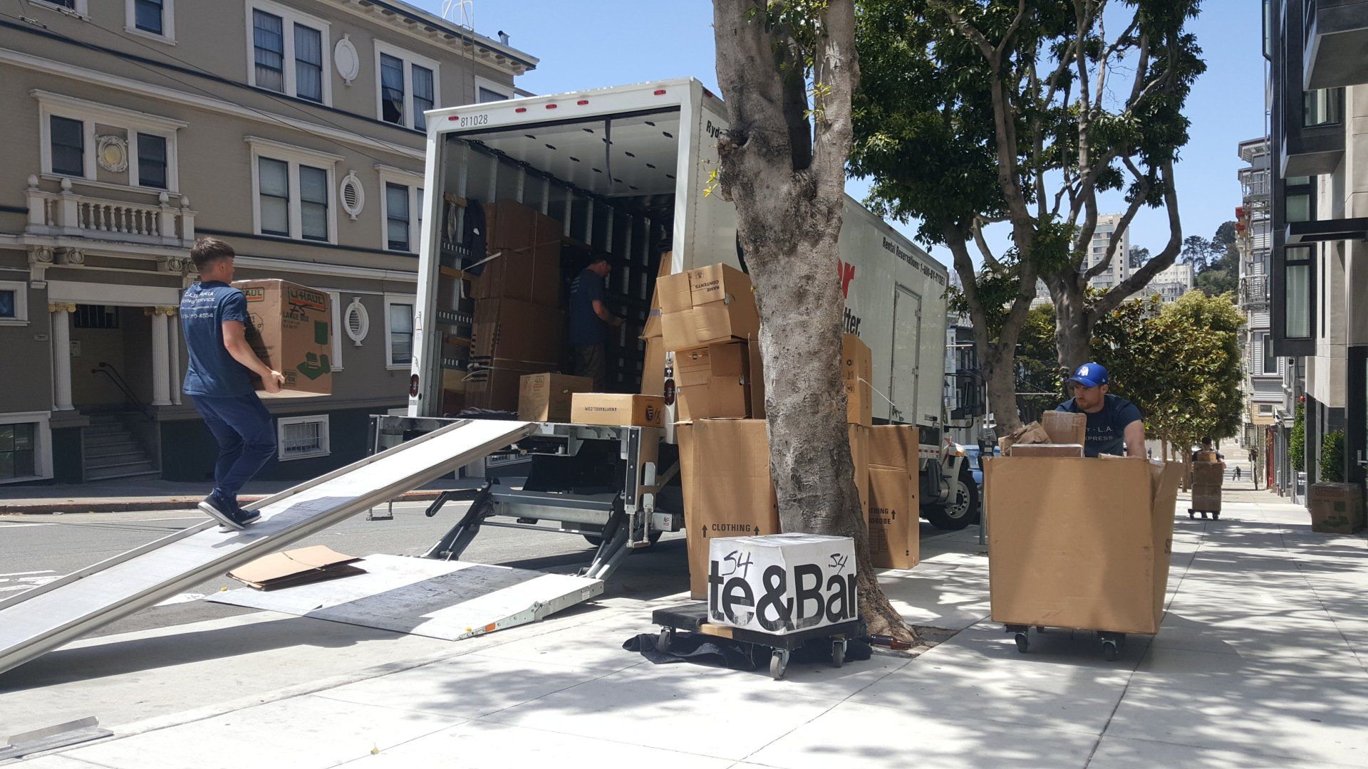 Long-distance movers working