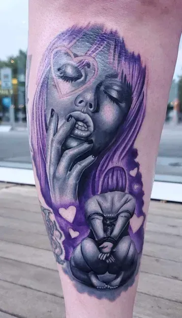 A person has a tattoo of a woman with purple hair on their leg.