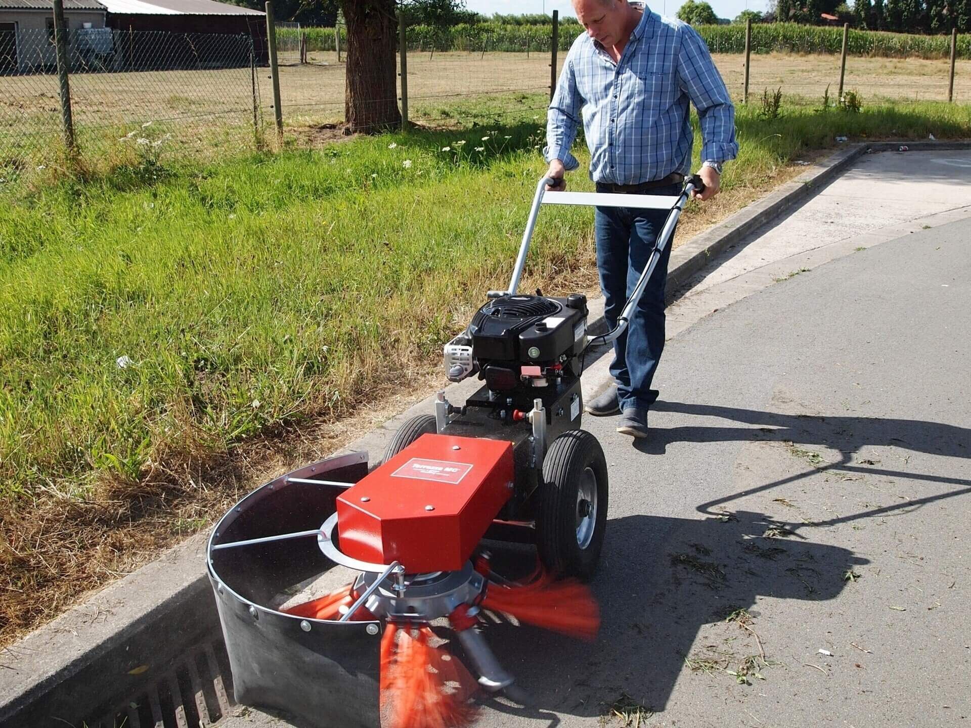 Weedee-Pro-Kit-Cleaning-Street