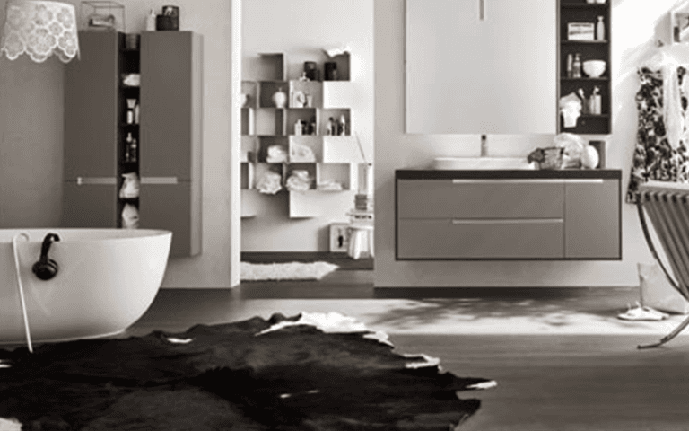 bagno moderno con vasca