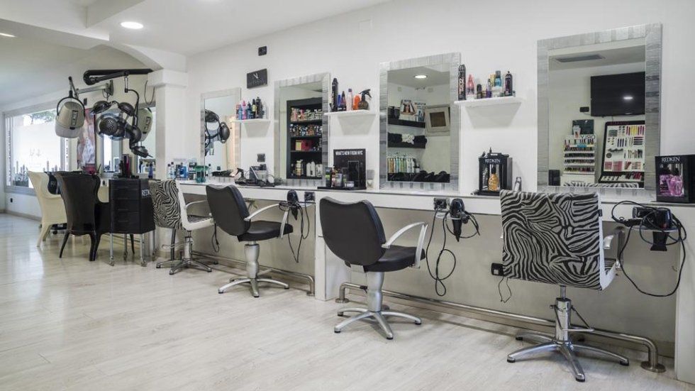 interno parrucchiere uomo e donna
