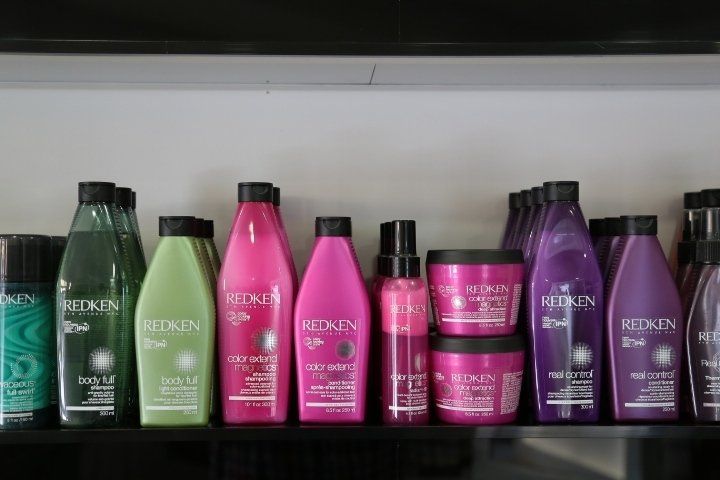 shampoo a marchio redken per diversi tipi di capelli