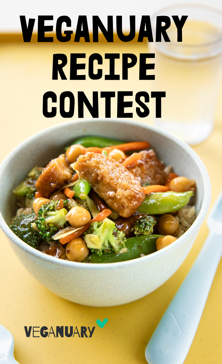 women in school kitchen