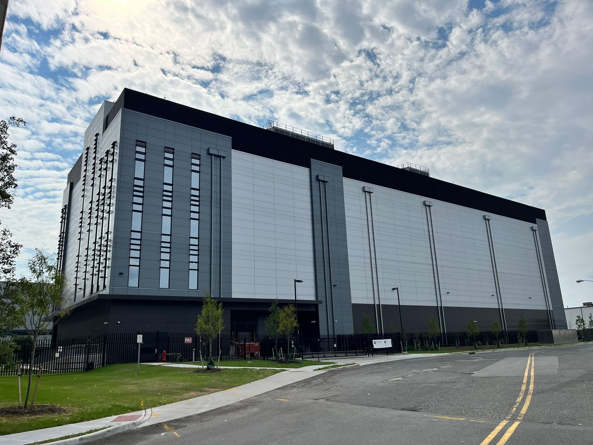 Large building with a lot of windows