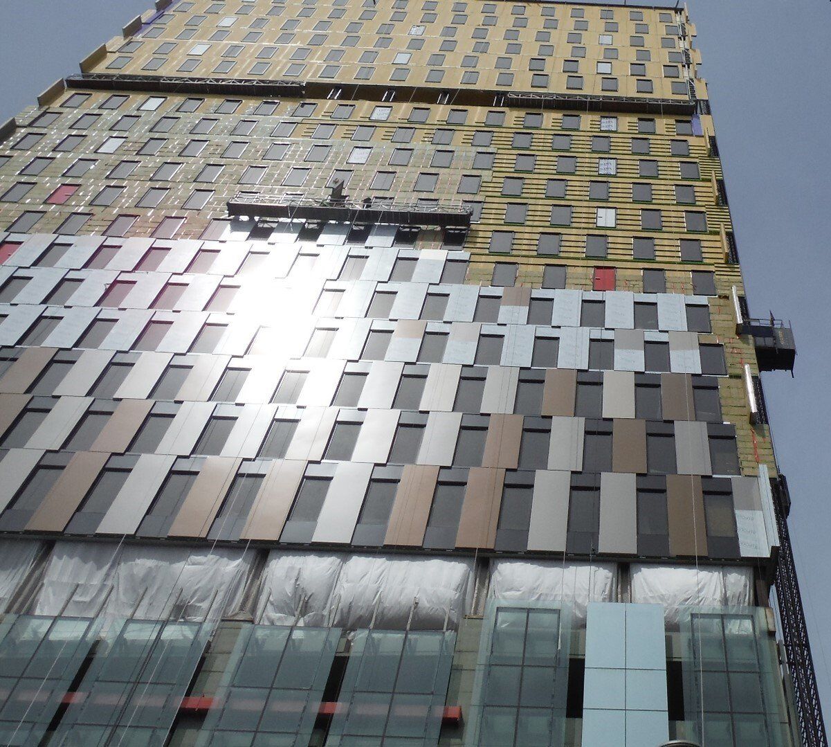 A very tall building with a lot of windows.