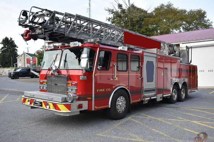 2007 E-One Cyclone II 110ft Ladder