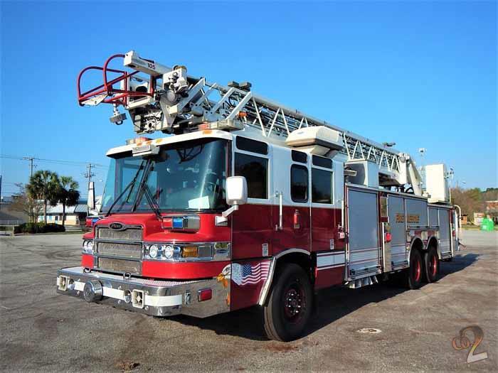 2006 Pierce Quantum 105ft Ladder