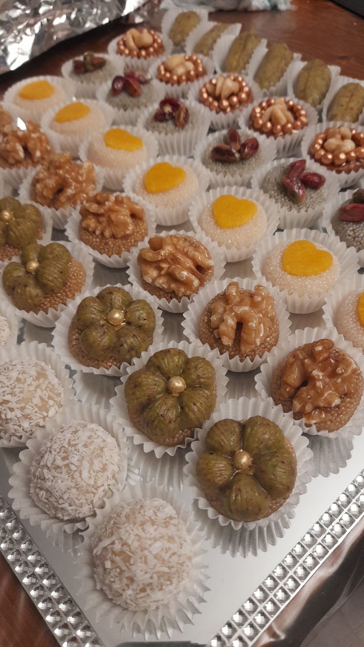 des mignardises comme l'émeraude et l'ambre